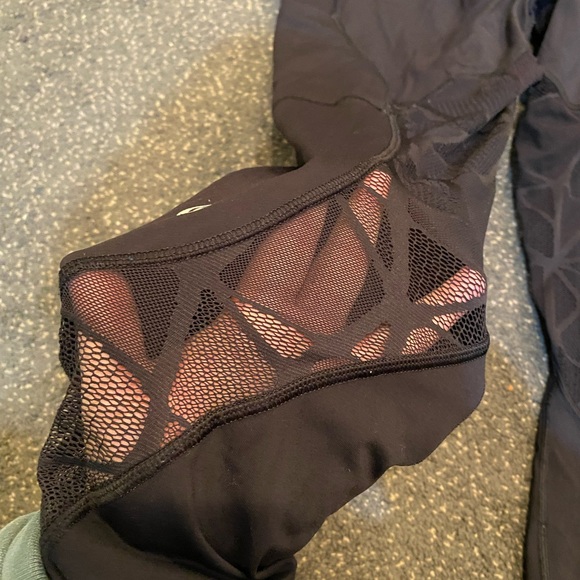 Mesh and lace outrun lululemon leggings - Picture 4 of 6